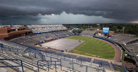 Ou Softball Vs Florida In Weather Delay Before Women S College World Series Semifinal