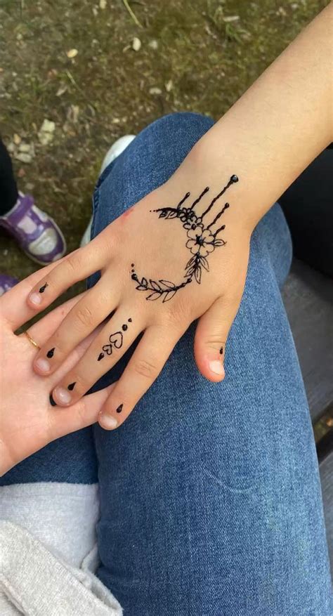 Henna Moon Design