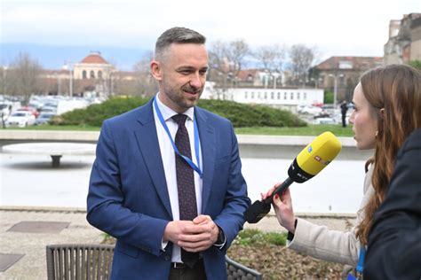 Tko je sve stigao na Opći sabor HDZ a Nitko nije vjerovao da će se