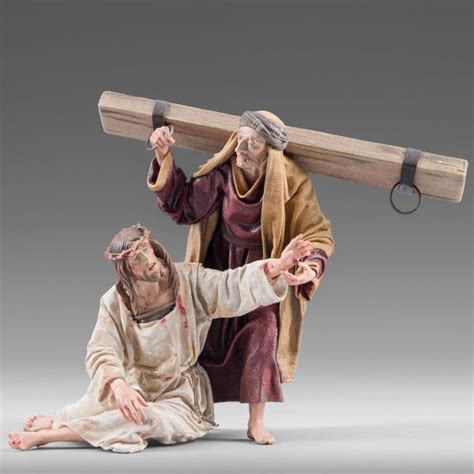 Simon Of Cyrene Helps Jesus To Carry His Cross 12 Cm 47 Inch