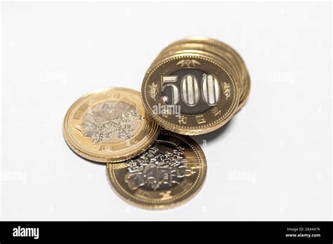 New 500 yen coins of Japan Stock Photo - Alamy