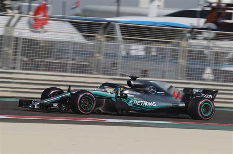 F1 Lewis Hamilton In Pole Position A Yas Marina La Griglia Di