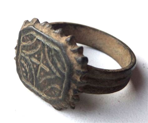 Médiéval époque des Croisés Bronze bague avec croix et étoile de