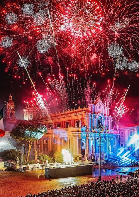 Fuochi D Artificio Per Sant Agata A Catania In Piazza Del Duomo