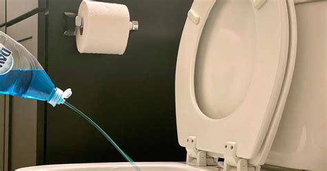 How To Unclog A Toilet Without A Plunger Using This Ingenious Science