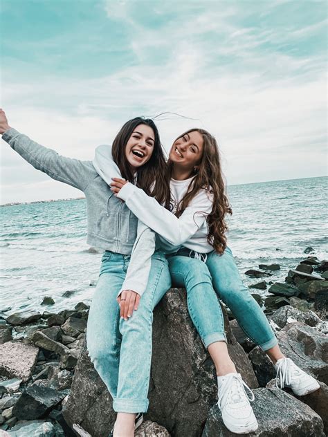 Summer Friends 🌴 Sisters Photoshoot Poses Friend Pictures Poses Friend Photoshoot