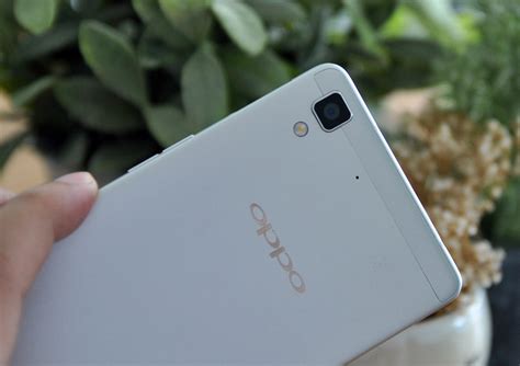 Oppo R7 review: Oppo's R7 charms with a sleek metal build, but the price isn't right - CNET