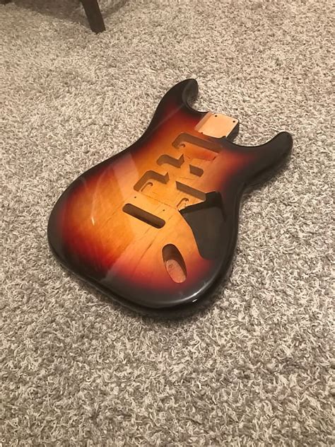 Stratocaster Body Sunburst 2pc Alder Nitro Reverb