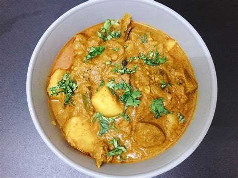 Lamb Curry With Potatoes (Aloo Gosht) – Simple Delishables