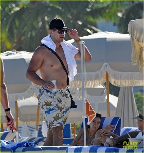 Kim Kardashian S Ex Husband Kris Humphries Spotted Going Shirtless During Trip To Miami New