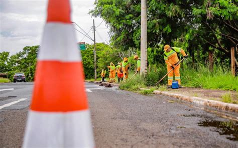 Infraestrutura realiza diariamente serviços de zeladoria por toda