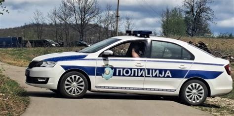 Nesre A U Futogu Auto Sleteo S Puta Sve Se Desilo Kod Policijske