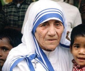 Mother Teresa Biography - Facts, Childhood, Family Life & Achievements