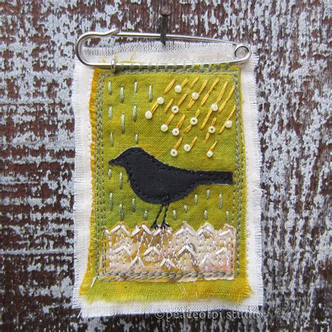 peaceofpi studio: Sewing Kilt Pin Fabric Brooches with Crows