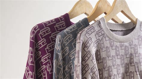 jenis baju wanita  wajib dimiliki  punya