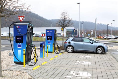 PRE zprovoznila již 500 dobíjecí stanici pro elektromobily