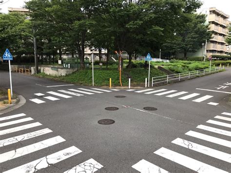 横浜時報 On Instagram “阿久和蟹沢公園のある位置から撮影した十字路。 この狭い十字路に、頻発して事故が起きる。十字路をよく見てみると、カーブミラーが設置されていたりと対策は取ら