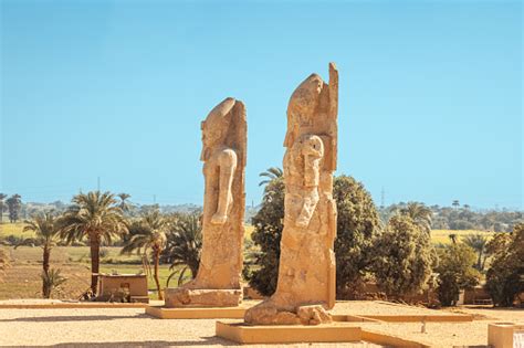 Patung Firaun Kolosal Di Luxor Atau Thebes Kuno Tempat Wisata Di Mesir