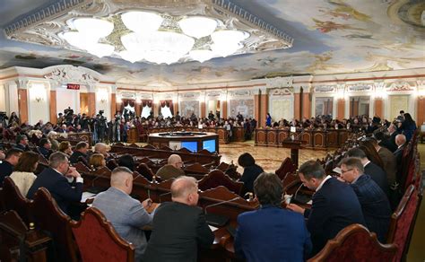 Пленум Верховного Суду достроково припинив повноваження затриманого за ...