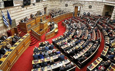 Scandale des écoutes en Grèce le gouvernement surmonte une motion de