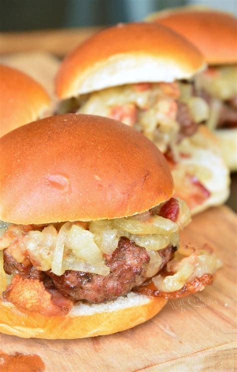 Bacon Burger Sliders With Bacon Caramelized Onions This Is A Simple