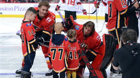 Smith of Flames stands behind niece on Hockey Fights Cancer night | NHL.com