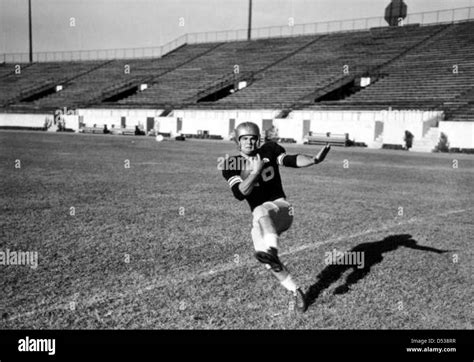 Burt Reynolds, halfback, Florida State University: Tallahassee, Florida Stock Photo - Alamy