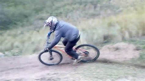 Mtb Enduro Probando Saltos Nuevos En Mi Pista Mtb Downhill Youtube