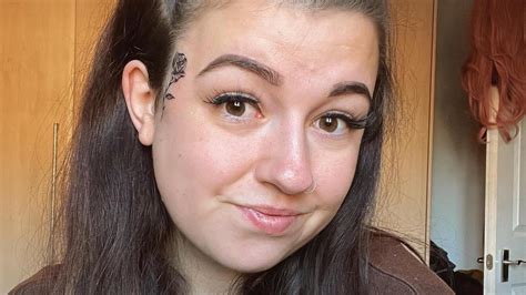 Uk Mum Trolled For Getting A Rose Tattoo On Her Face For Her Daughter