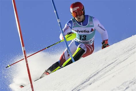 1 Lauf Loïc Meillard als bester Schweizer auf Platz drei Plattform J