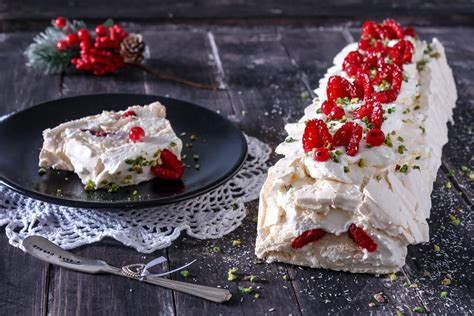 Rotolo Meringato Con Crema Al Mascarpone E Lamponi Chiara S Cakery