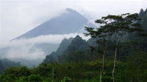 Mengintip Keindahan Gunung Merapi Dari Gardu Pandang Kaliurang