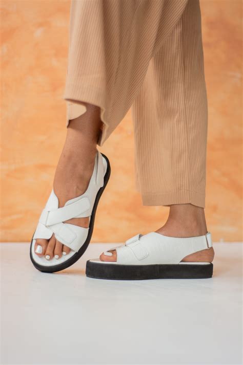 Cinnamon Dad Sandals Laydeez