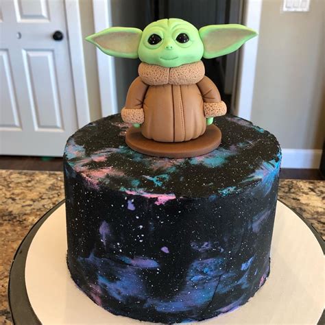 Baby Yoda Galaxy Cake | Star wars cake, Galaxy cake, Yoda cake