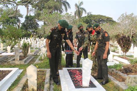 Ziarah Dalam Rangka Hut Ke Yonif Para Raider Kostrad