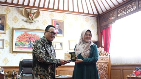 Sukses Cetuskan Program Srikandi Bupati Klaten Sri Mulyani Terima