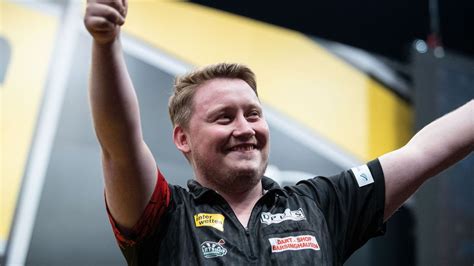 Mijlpaal Voor Schindler Op International Darts Open Een Nieuw