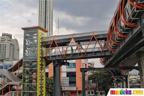 Foto Skybridge Terpanjang Di Jakarta Segera Diresmikan Merdeka