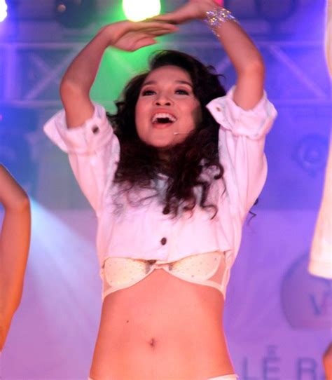Vì sao bức ảnh Hiền Thục bán nude dùng tay che ngực gây tranh cãi Topsao