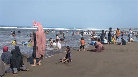 Puncak Libur Lebaran Objek Wisata Pantai Pangandaran Makin