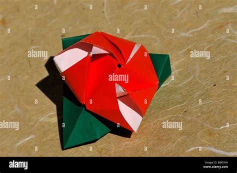 Origami red rose Stock Photo - Alamy