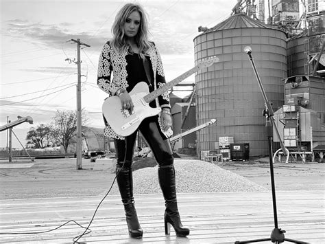 Meet Clare Dunn Artistsongwriterproducerrancher Shoutout Colorado