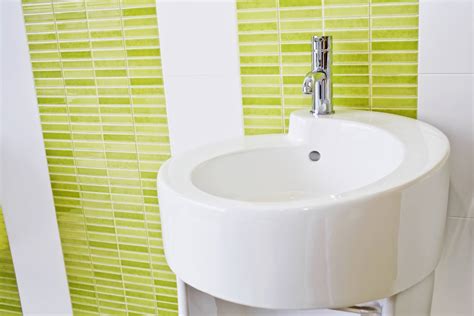 Bring Green Color To Your Bathroom With Tiles