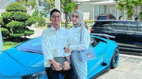 Inilah Pose Cantik Dinan Fajrina Istri Doni Salmanan Yang Kini Ramai