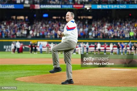 162 042 George W Bush Photos And High Res Pictures Getty Images