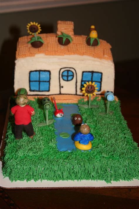 Plants vs Zombies house and yard cake - front view. | Novelty christmas ...