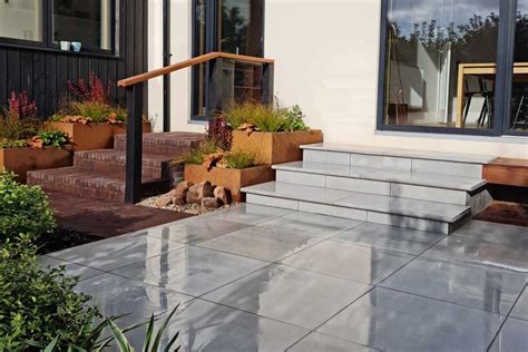 Dove Grey Smooth Sandstone Bullnose Step