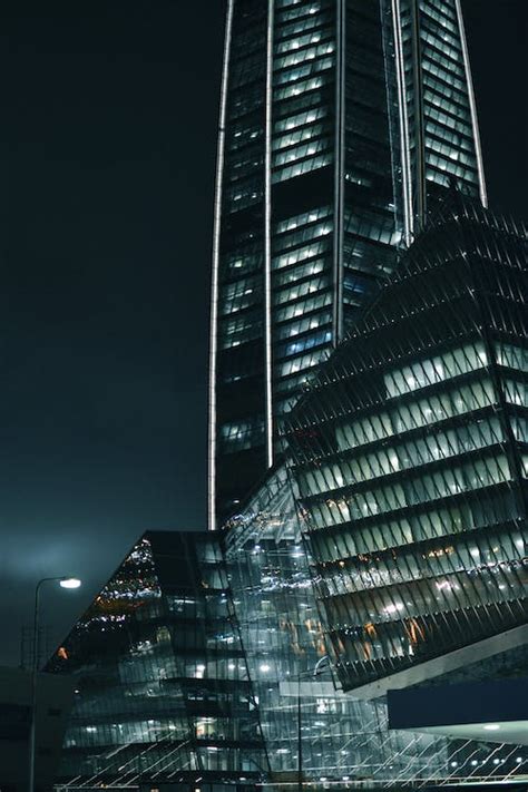 Skyscraper At Night · Free Stock Photo