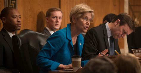 Elizabeth Warren Turns Up The Anti Donald Trump Volume The New York Times