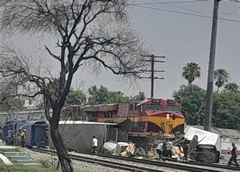 Intenta camión de carga ganarle el paso al tren lo embiste